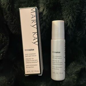 Mary Kay 
TimeWise 
Even complexion 
Dark spot reducer
.34 Fl. oz.